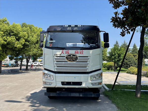 解放&老哥俱乐部一体化搅拌车交付客户