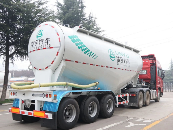 “小白罐”喜迎新同伴，六大优势带你揭秘专用牵引车